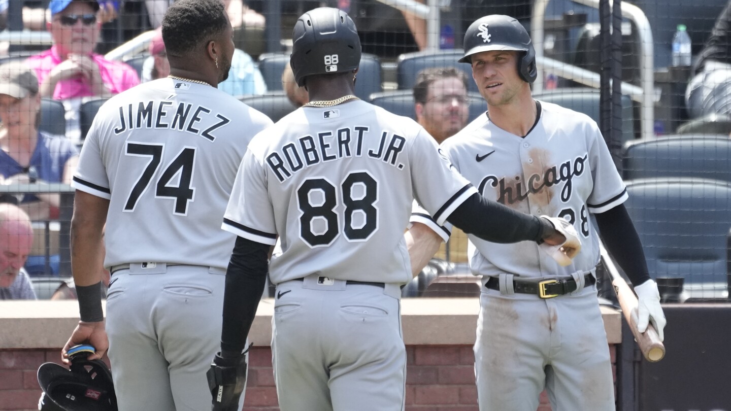Grandal s 2 run double in 4 run 6th lifts White Sox to 6 2 win as